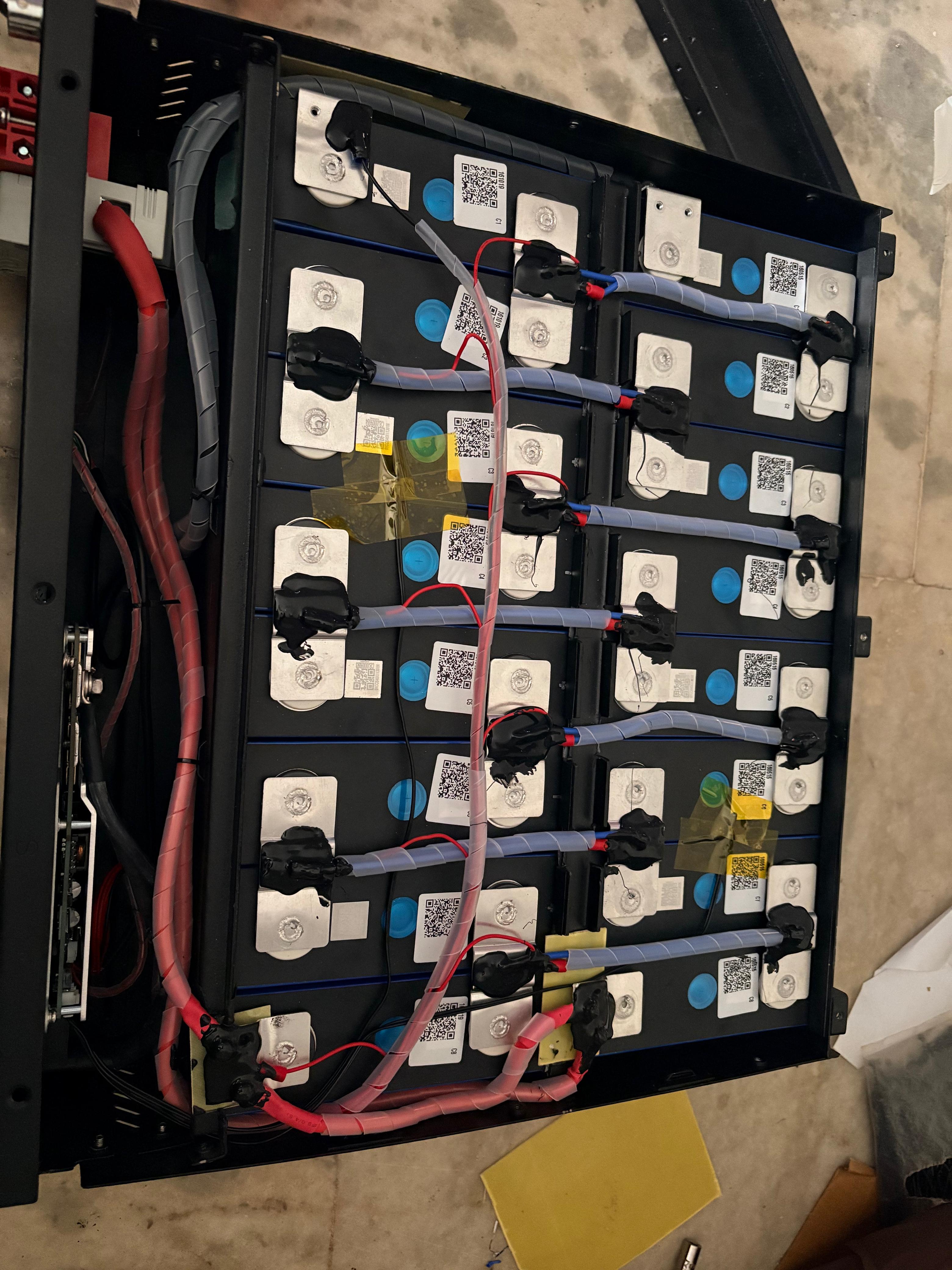 Battery rack wiring with QR-coded cells